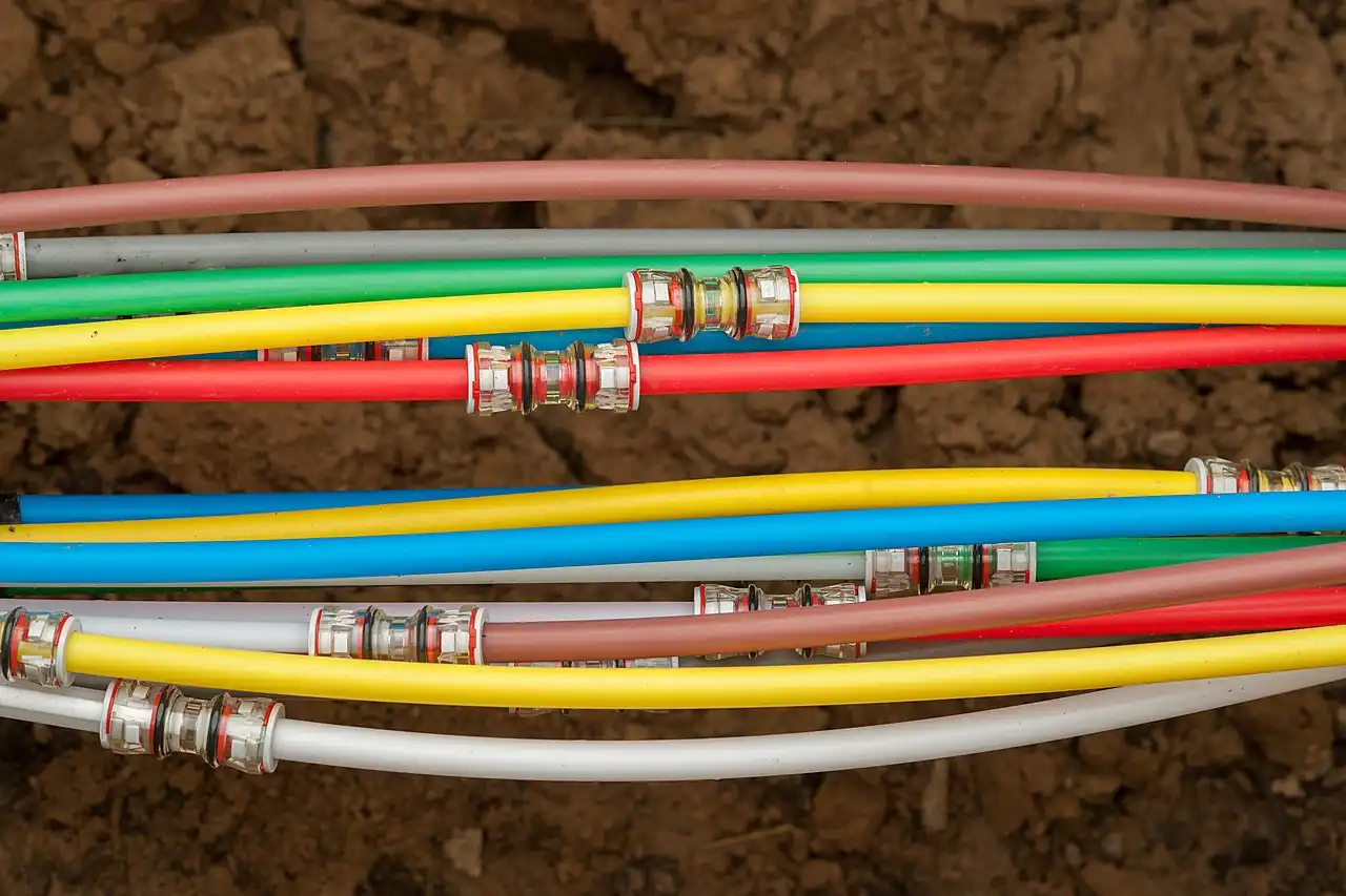Speed Pipes Connectors on Wiki Commons